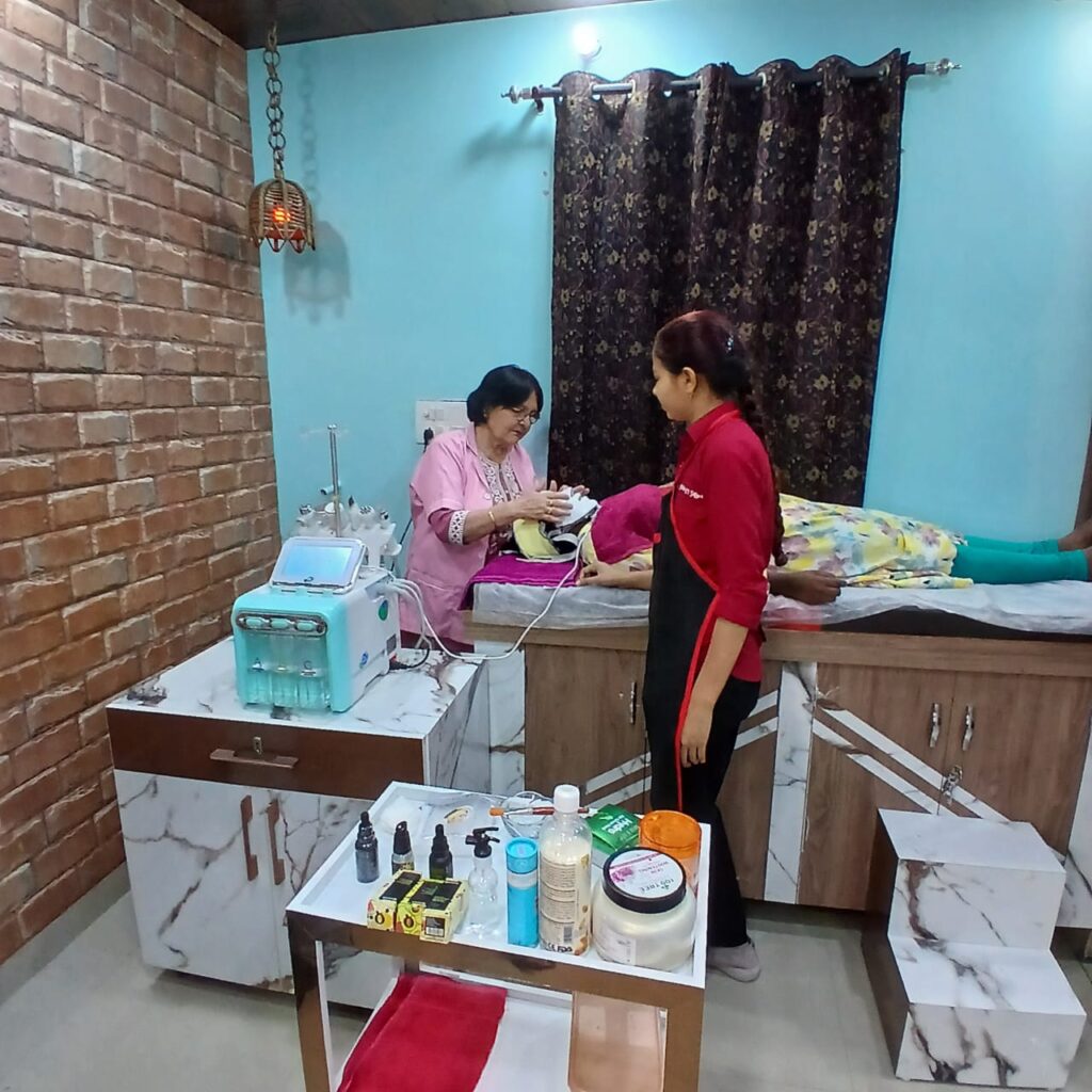 Sushma Beauty Parlour- Best Parlour of Meerut